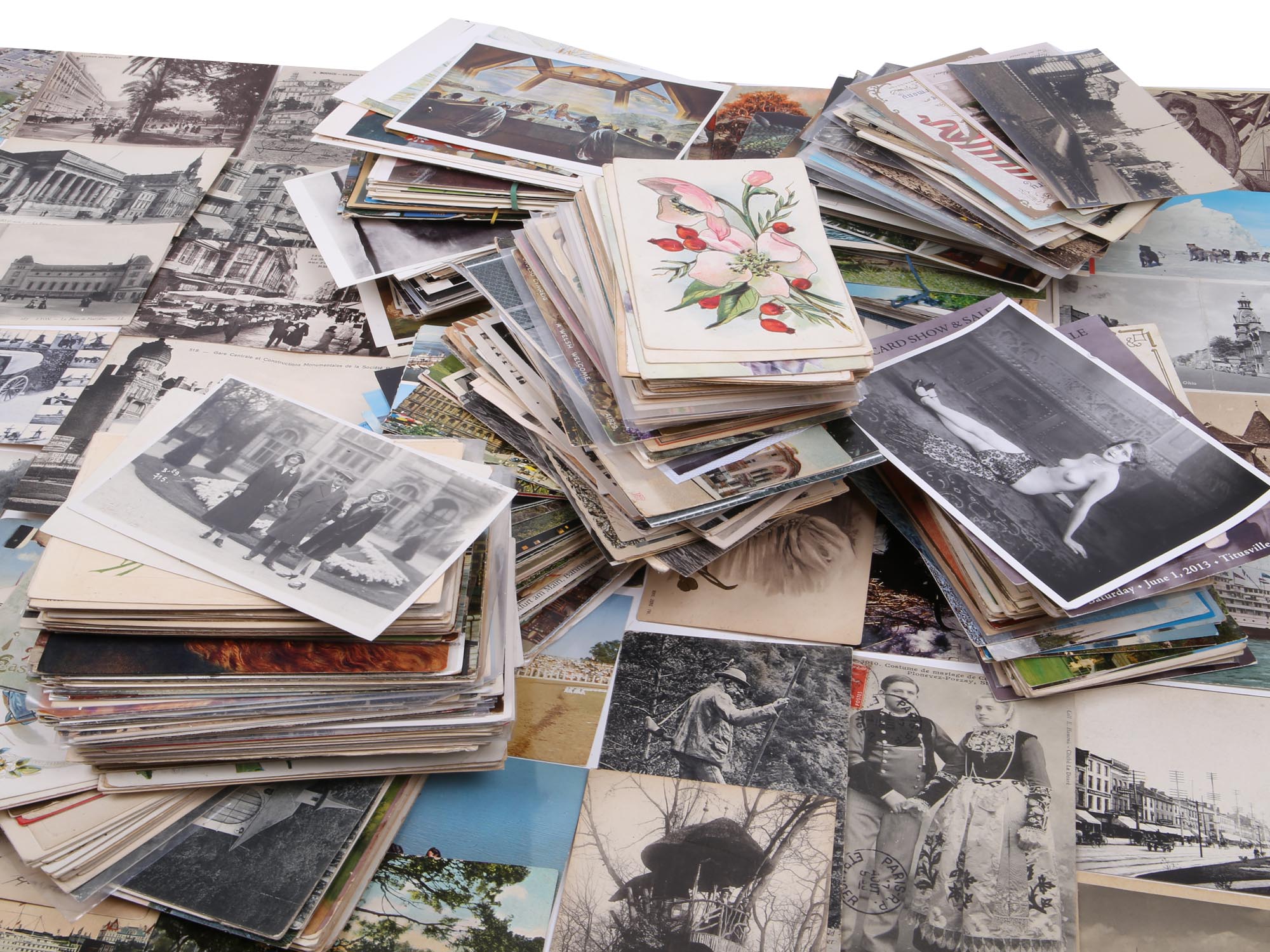 LARGE LOT OF ANTIQUE AND VINTAGE POSTCARDS PIC-1